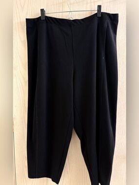 Max Studio Barrel Leg Capris Ponte Pants with Flattering White Seaming